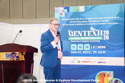David James presenting at the 2026 Asia Nonwoven & Hygiene Development Forum